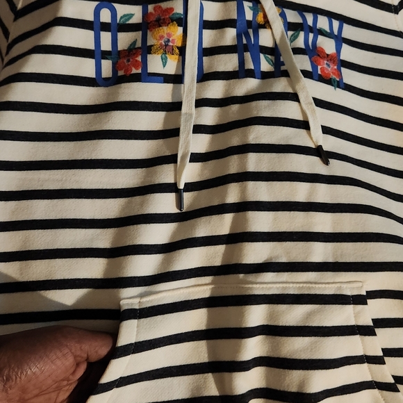 OLD NAVY GRAPHIC HOODIE SWEATSHIRT - Picture 3 of 12